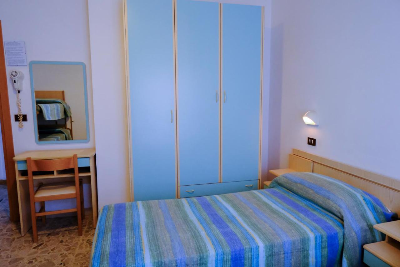 Hotel Chiara Rimini Exterior photo
