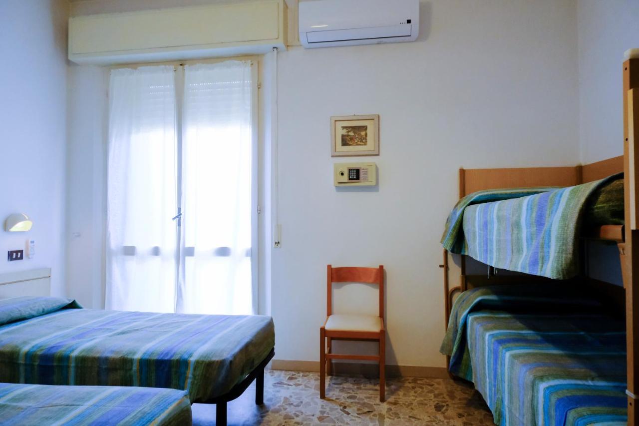 Hotel Chiara Rimini Exterior photo